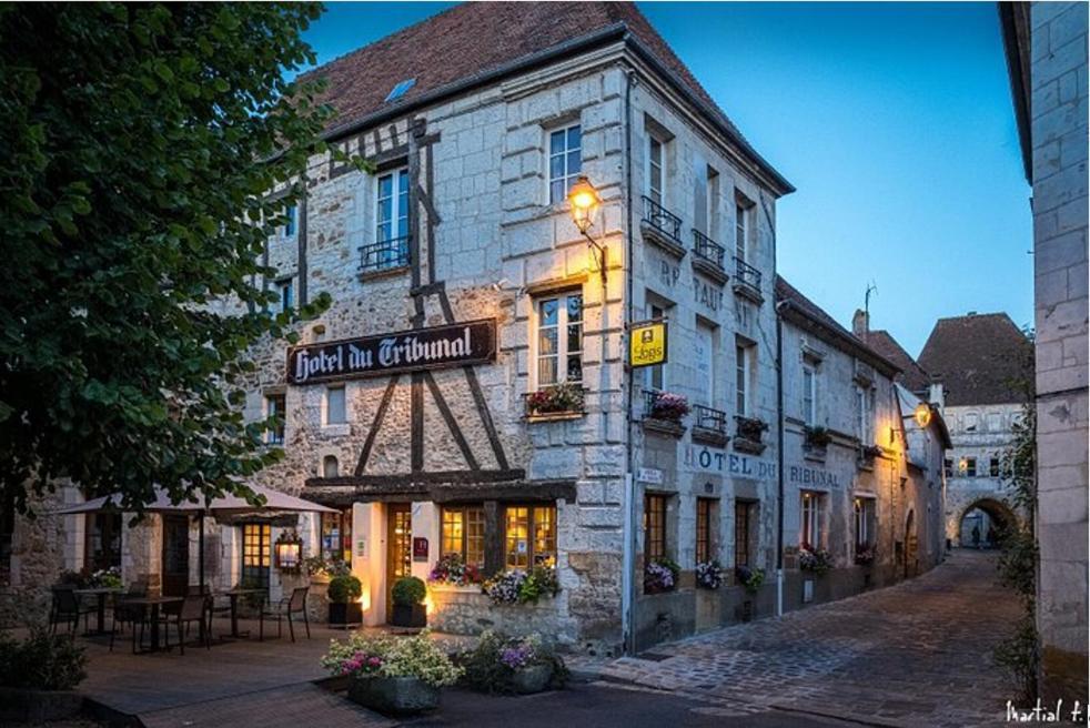 Logis - Hotel & Restaurant Du Tribunal Mortagne-au-Perche Kültér fotó