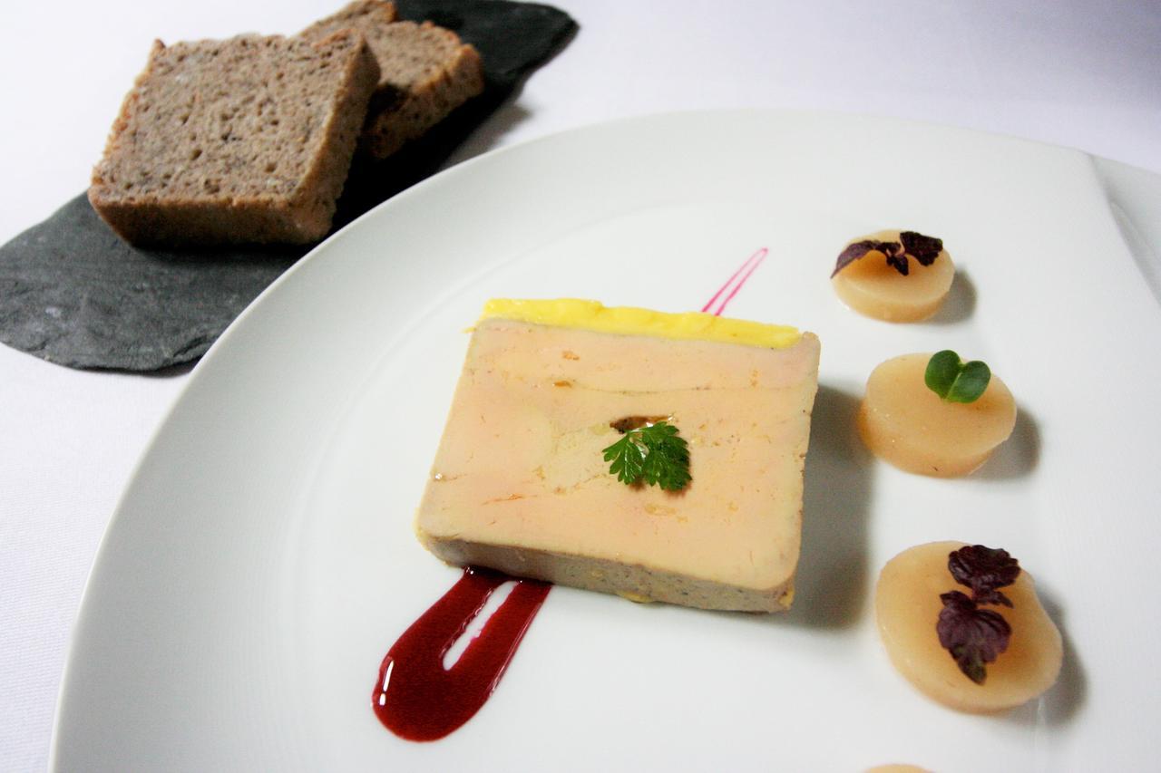 Logis - Hotel & Restaurant Du Tribunal Mortagne-au-Perche Kültér fotó