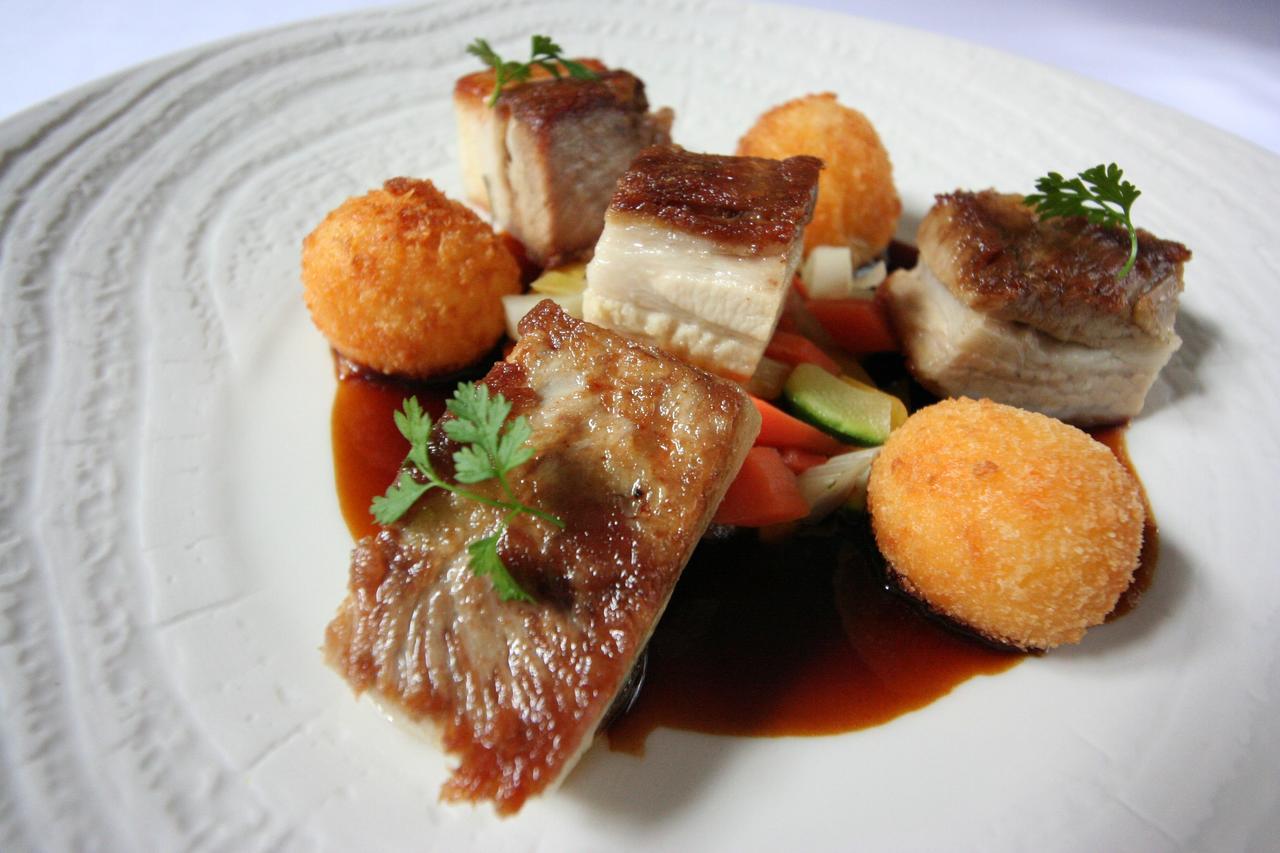 Logis - Hotel & Restaurant Du Tribunal Mortagne-au-Perche Kültér fotó