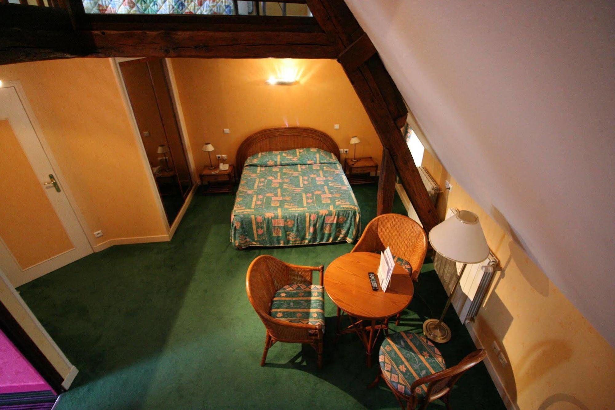 Logis - Hotel & Restaurant Du Tribunal Mortagne-au-Perche Kültér fotó