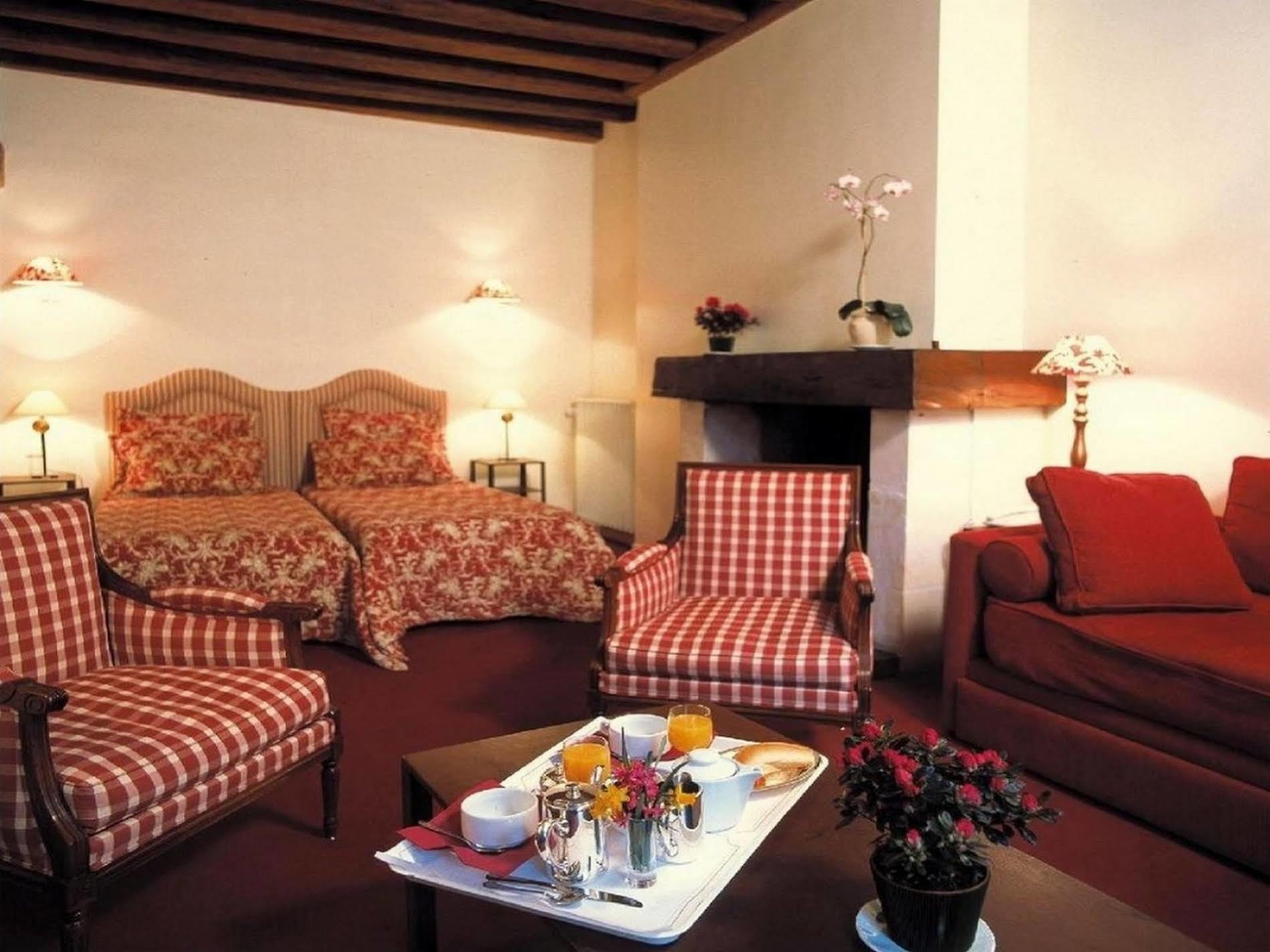 Logis - Hotel & Restaurant Du Tribunal Mortagne-au-Perche Kültér fotó